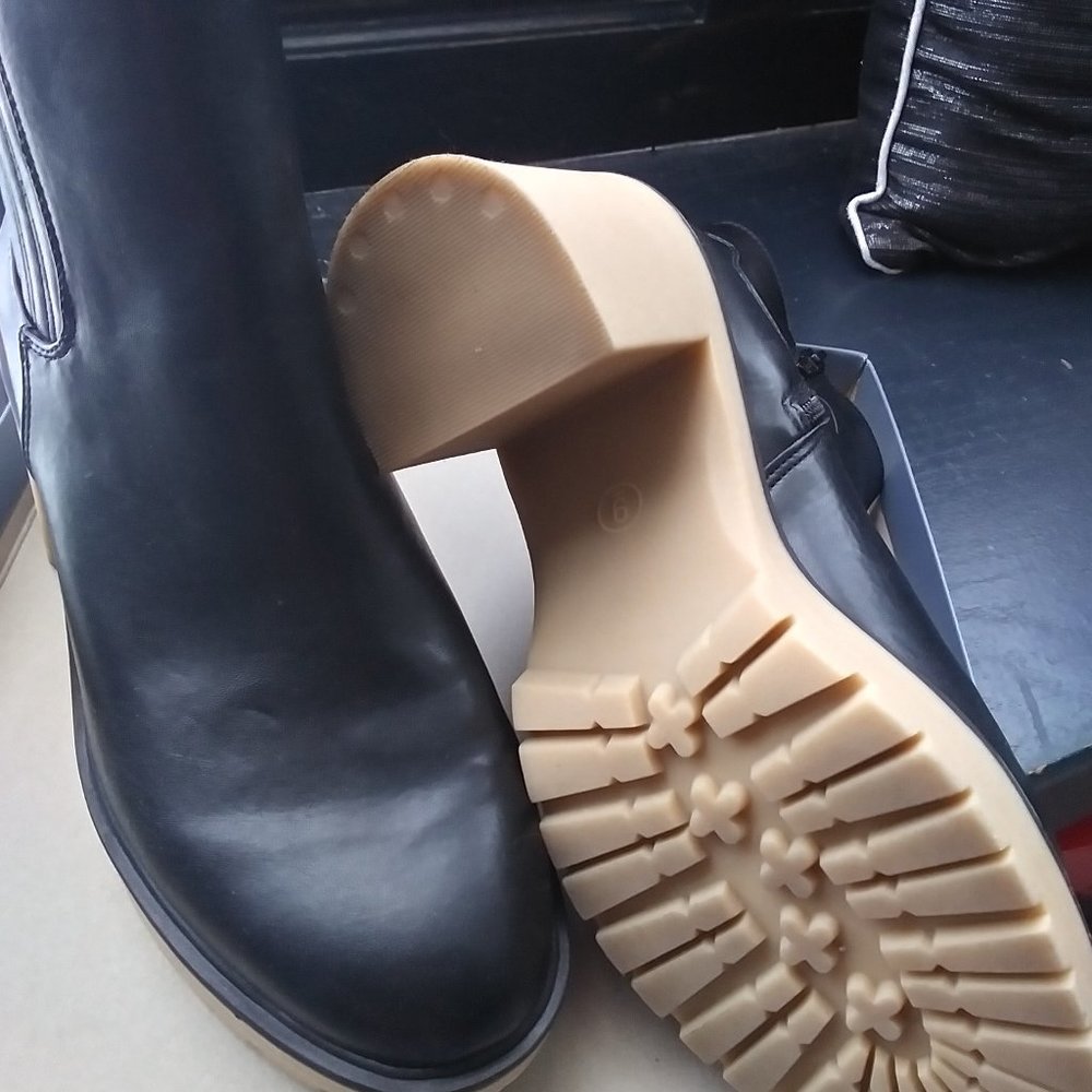 Universal Threads black boots - Picture 4 of 5